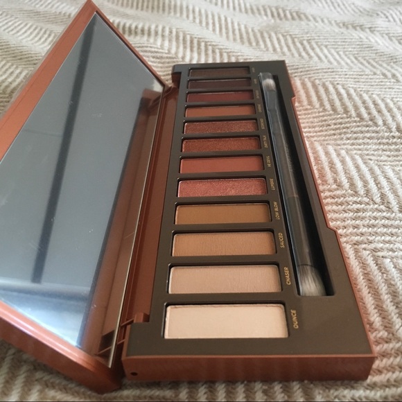 BRAND NEW URBAN DECAY Naked Heat Palette - Picture 4 of 4